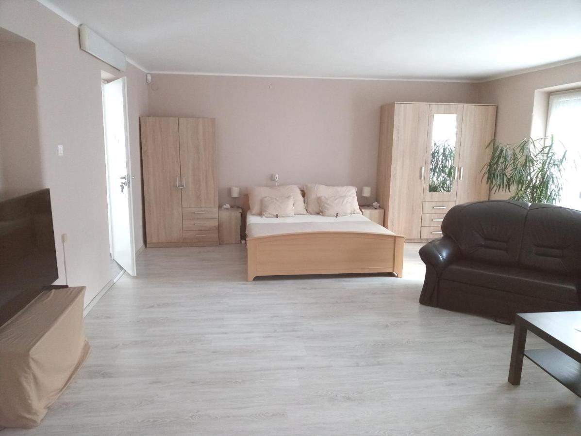Stardust Apartman Pécs Extérieur photo