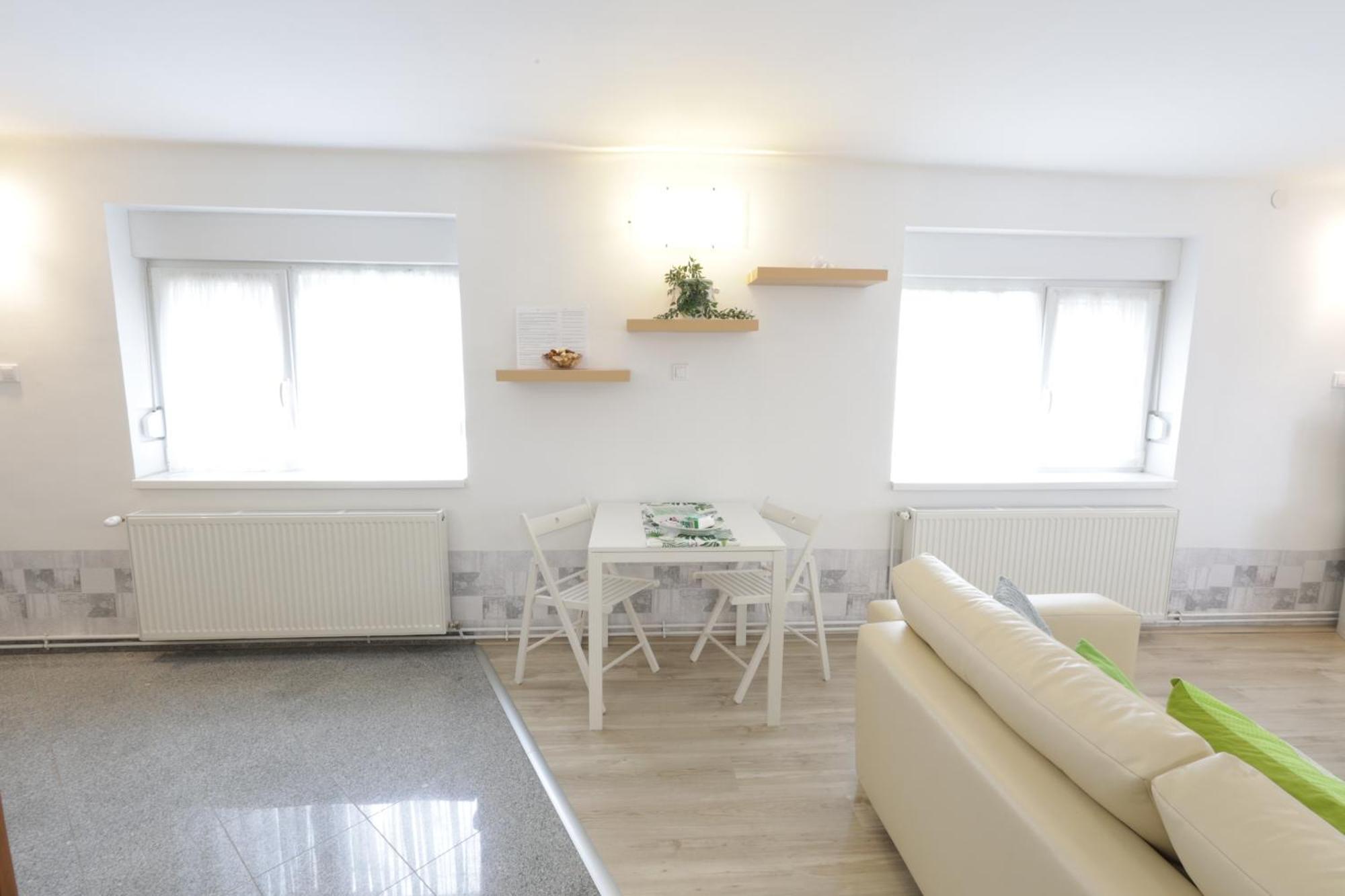 Stardust Apartman Pécs Extérieur photo
