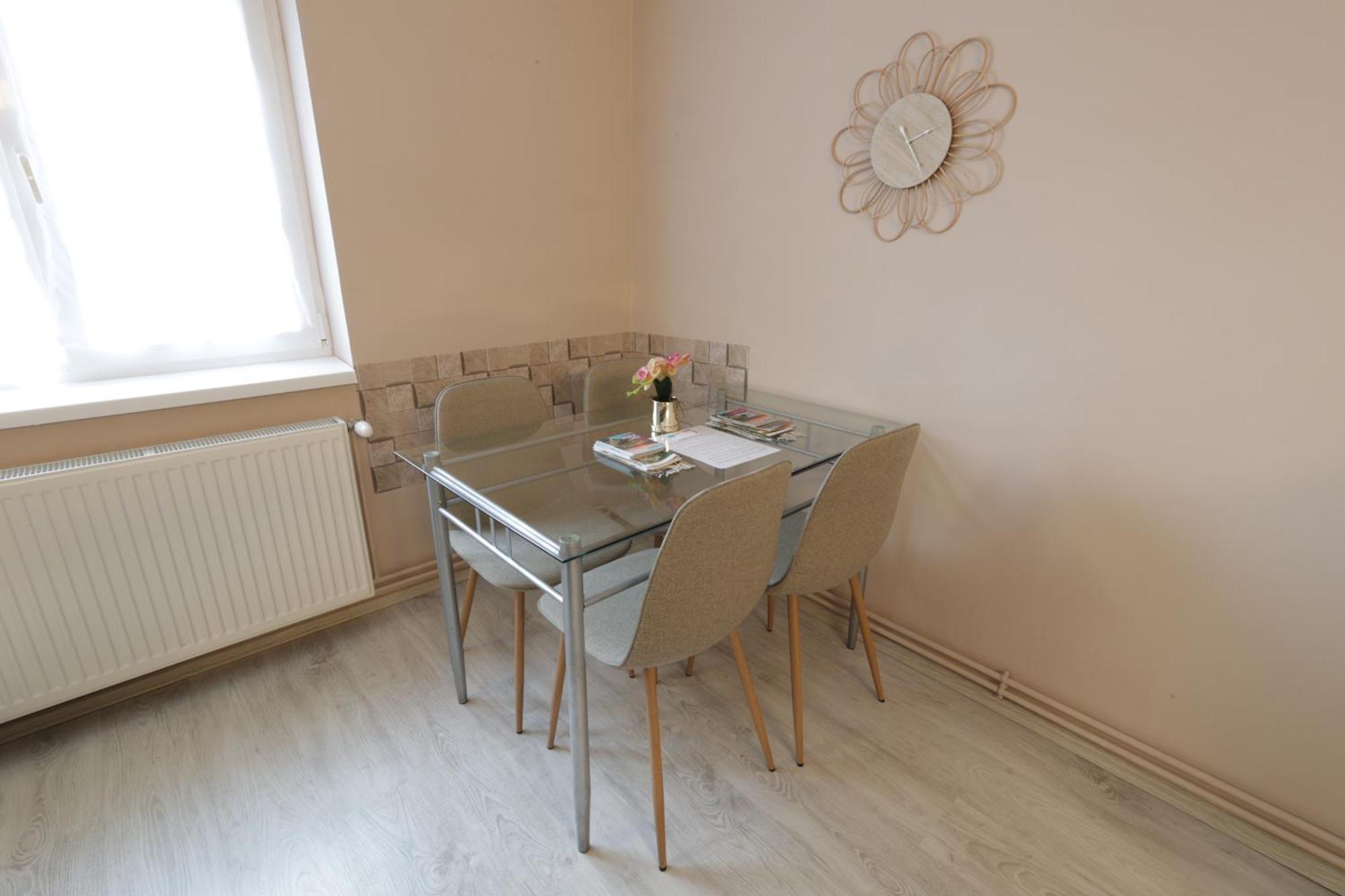 Stardust Apartman Pécs Extérieur photo