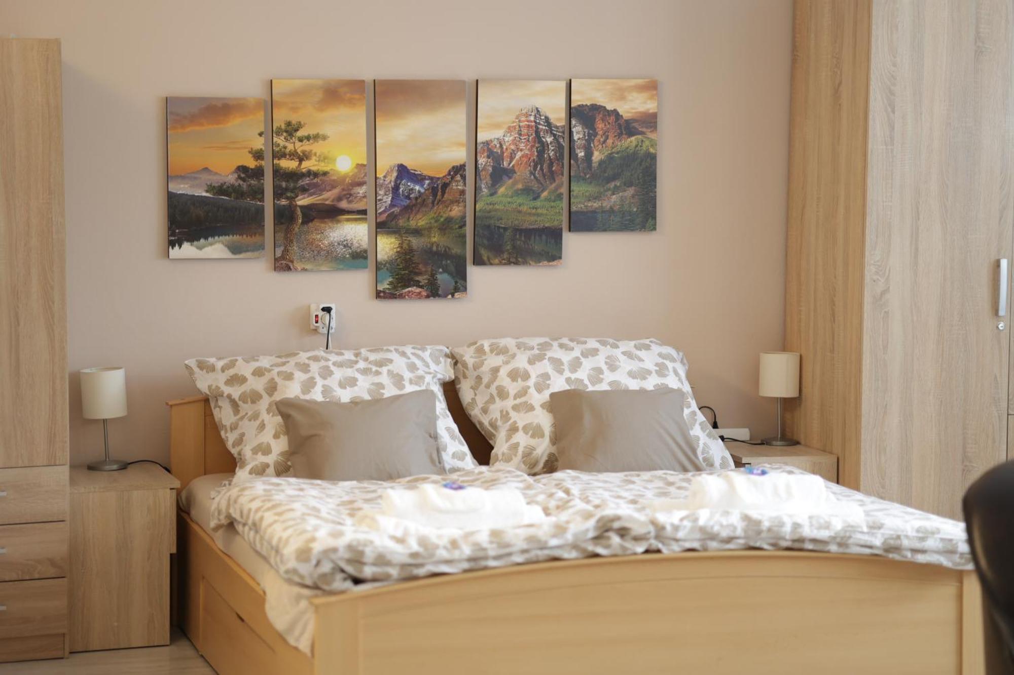 Stardust Apartman Pécs Extérieur photo