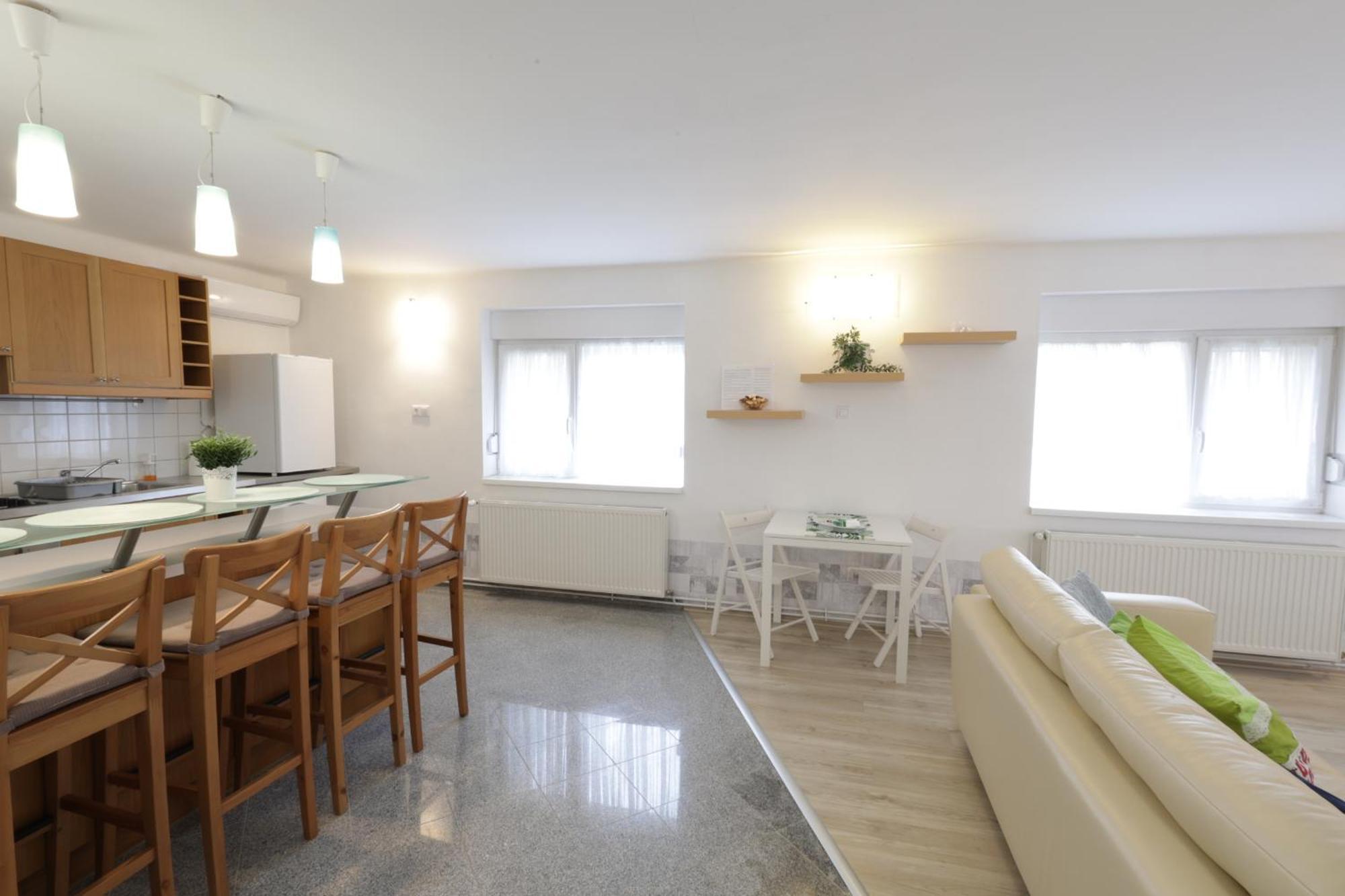 Stardust Apartman Pécs Extérieur photo