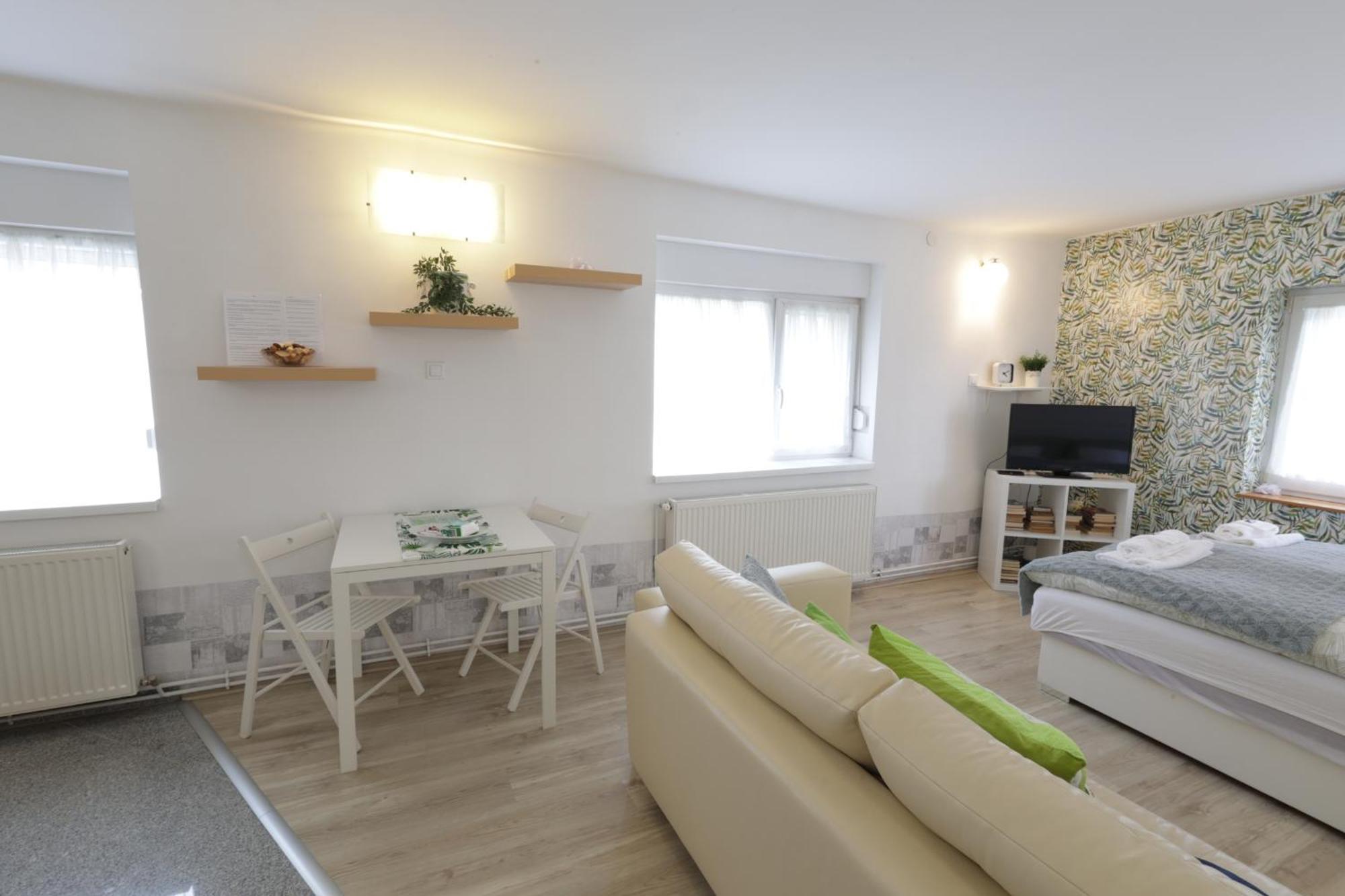 Stardust Apartman Pécs Extérieur photo