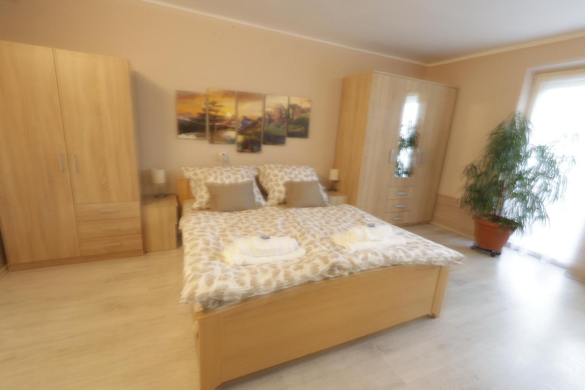 Stardust Apartman Pécs Extérieur photo