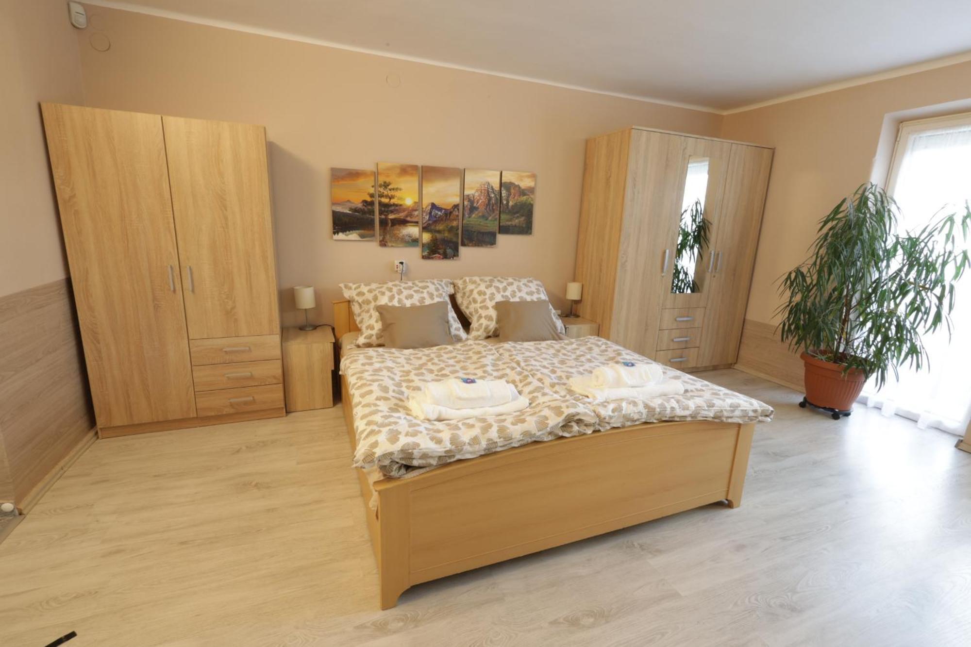 Stardust Apartman Pécs Extérieur photo