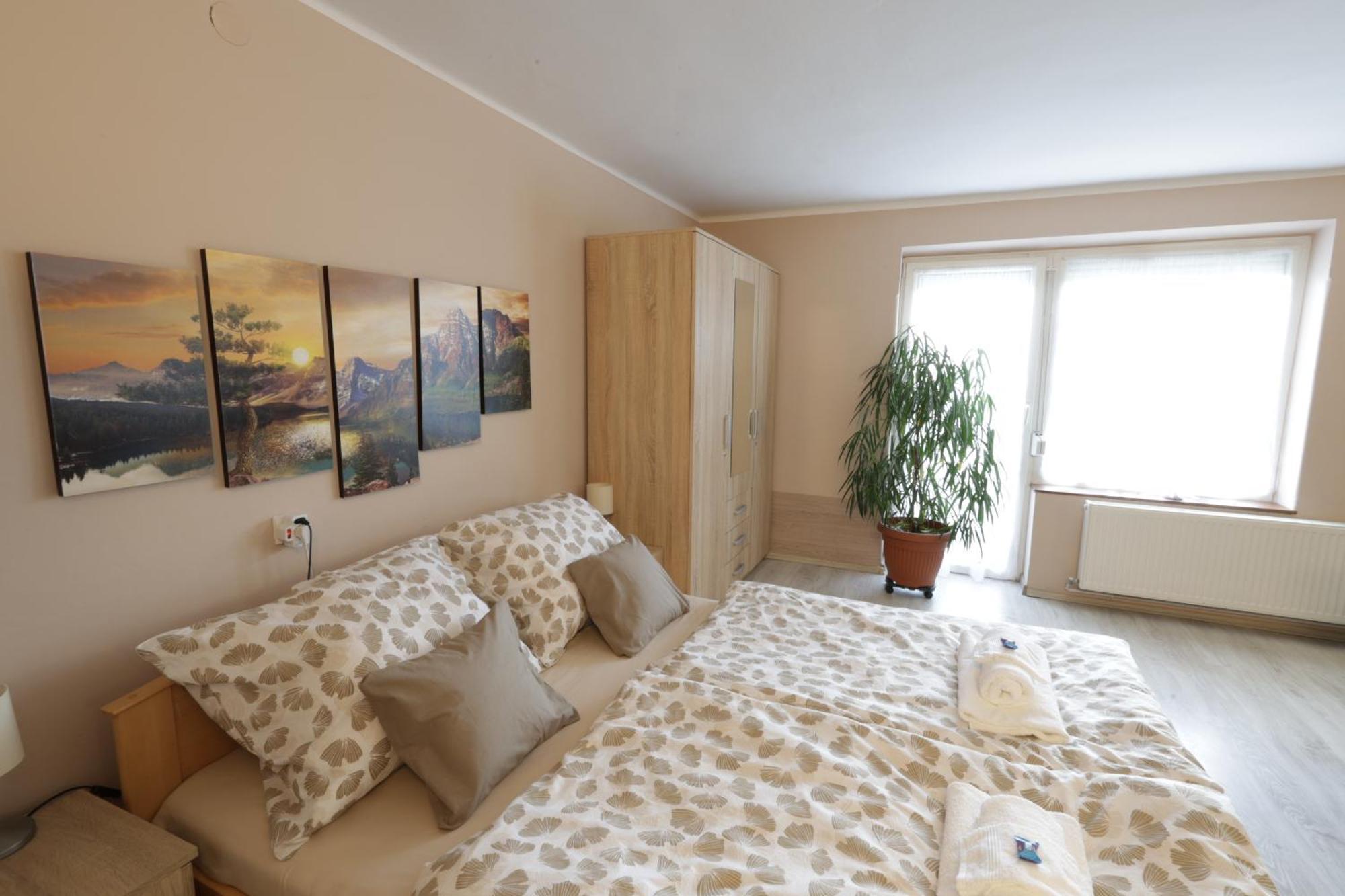 Stardust Apartman Pécs Extérieur photo