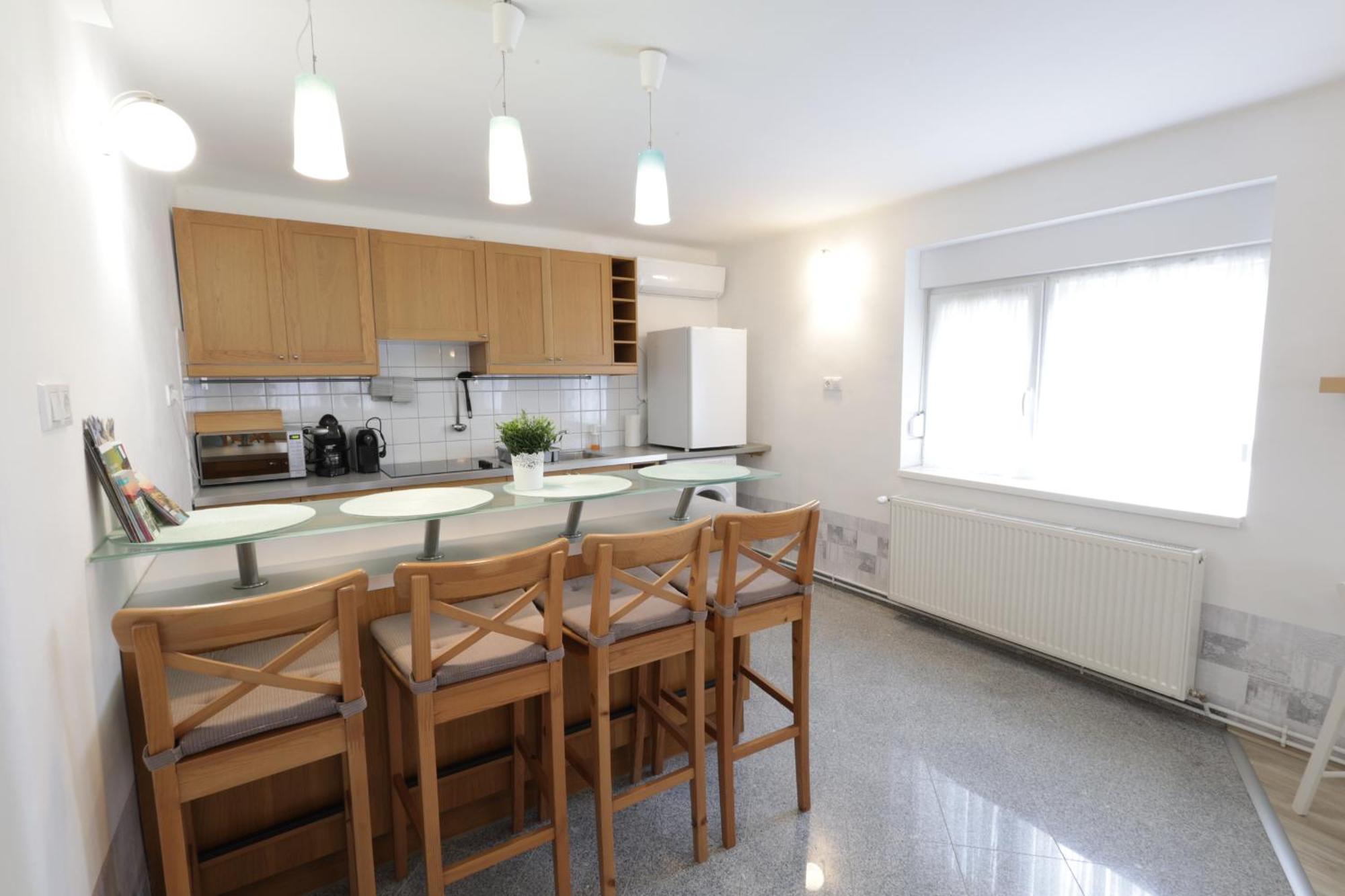 Stardust Apartman Pécs Extérieur photo