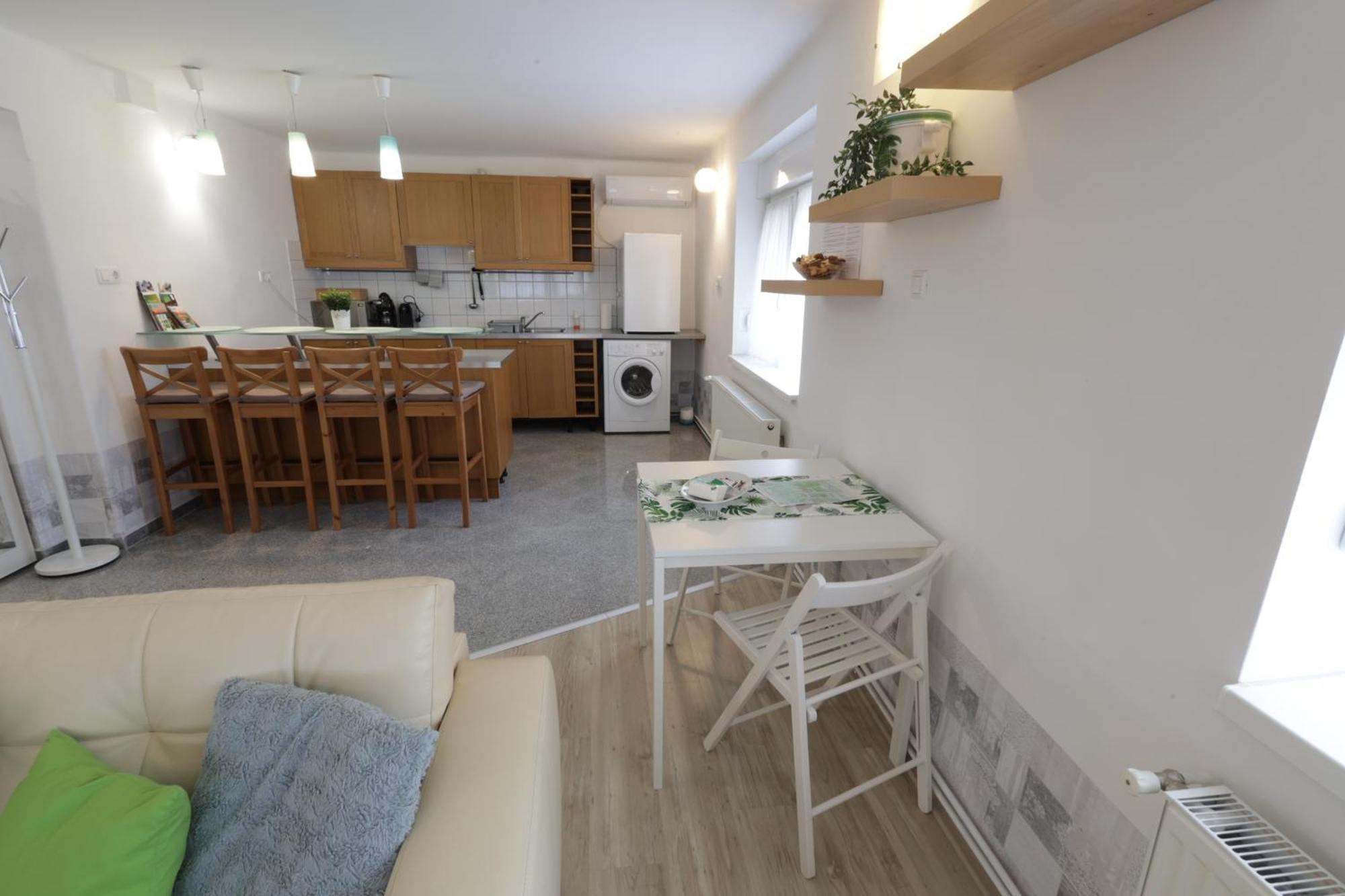 Stardust Apartman Pécs Extérieur photo