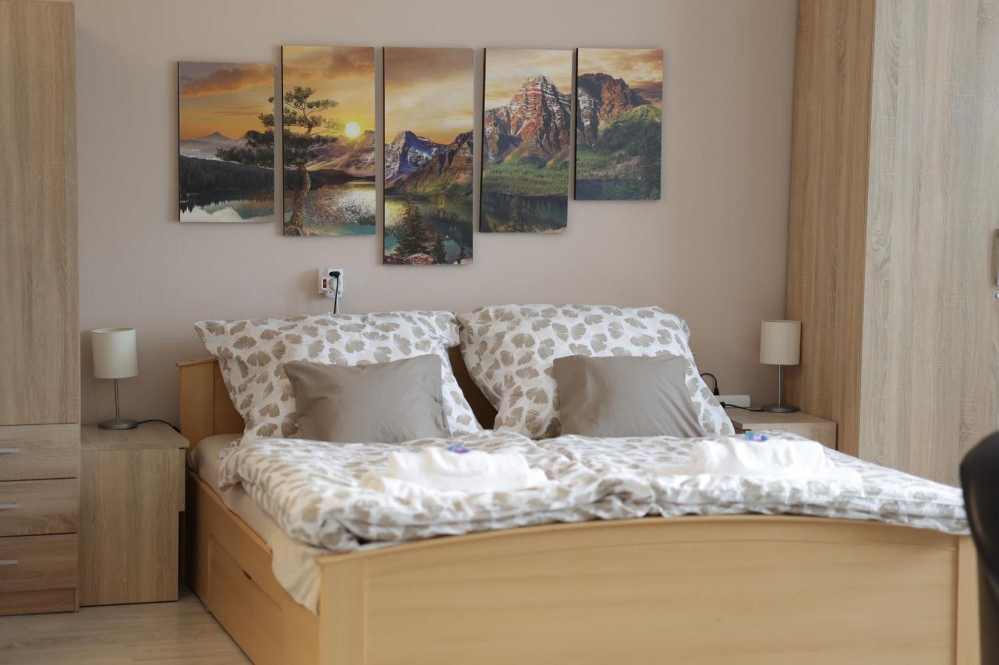 Stardust Apartman Pécs Extérieur photo